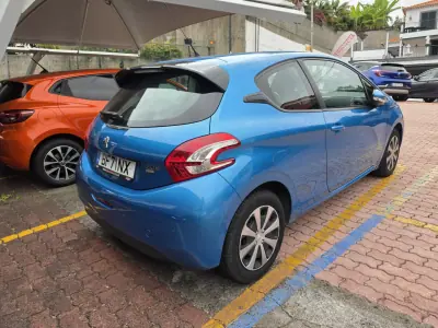Peugeot 208 2013 - 10950 EUR, 143500 km - AUTO.MOTO.pt - 143500km - foto 2 de 6