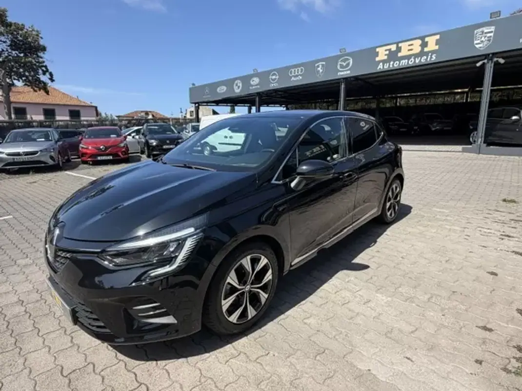 Renault Clio 2023 - 16900 EUR, 72230 km - AUTO.MOTO.pt - 72230km - foto 1 de 12