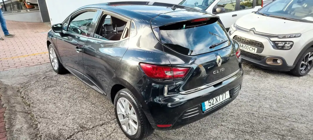 Renault Clio 2019 - 13250 EUR, 154000 km - AUTO.MOTO.pt - 154000km - foto 4 de 9