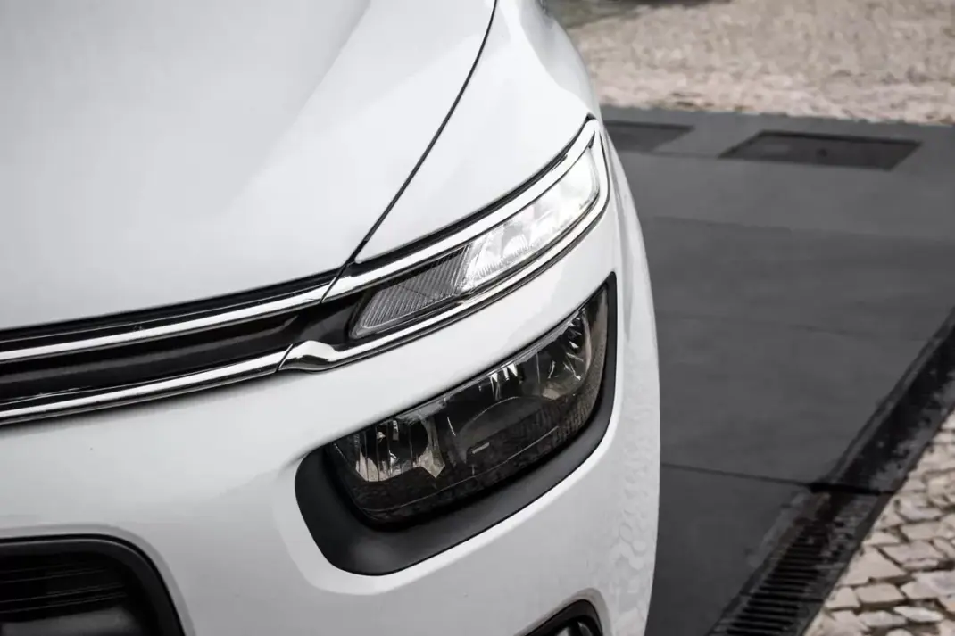 Citroën Grand C4 Spacetourer 2019 - 10750 EUR, 230819 km - AUTO.MOTO.pt - 230819km - foto 8 de 38