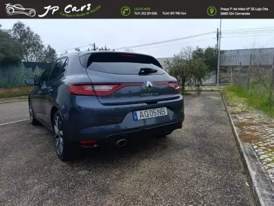 Renault Mégane 2016 - 12500 EUR, 106380 km - AUTO.MOTO.pt - 106380km - foto 4 de 13