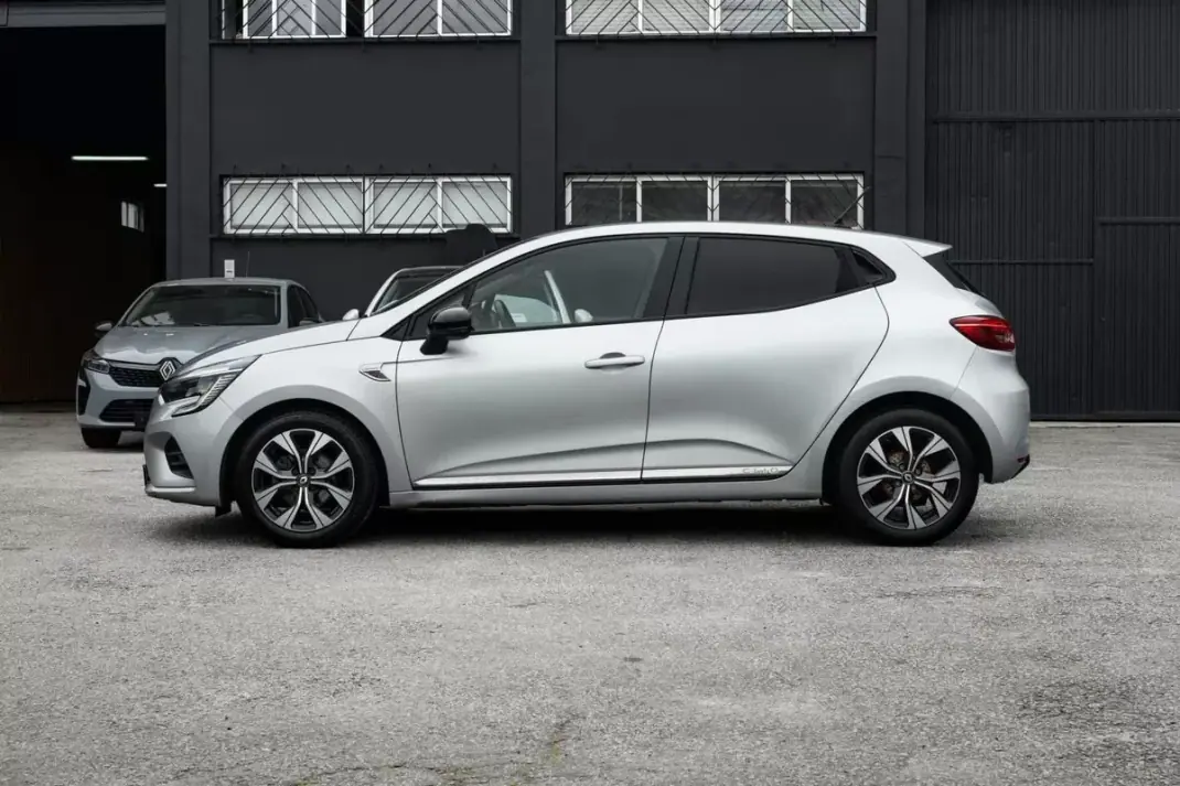 Renault Clio 2021 - 12999 EUR, 105800 km - AUTO.MOTO.pt - 105800km - foto 3 de 24