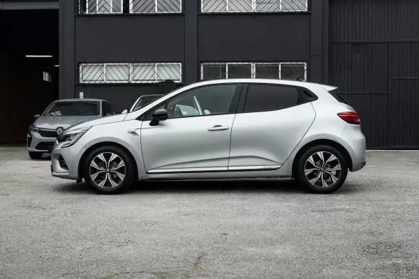 Renault Clio 2021 - 12999 EUR, 105800 km - AUTO.MOTO.pt - 105800km - foto 3 de 24