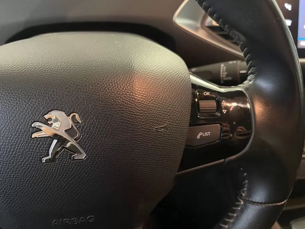 Peugeot 308 2019 - 11250 EUR, 107000 km - AUTO.MOTO.pt - 107000km - foto 18 de 27