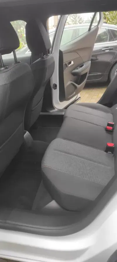 Peugeot 2008 2025 - 24750 EUR, 9700 km - AUTO.MOTO.pt - 9700km - foto 12 de 12