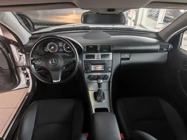 Mercedes-Benz CLC 180 2010 - 9500 EUR, 269000 km - AUTO.MOTO.pt - 269000km - foto 18 de 33