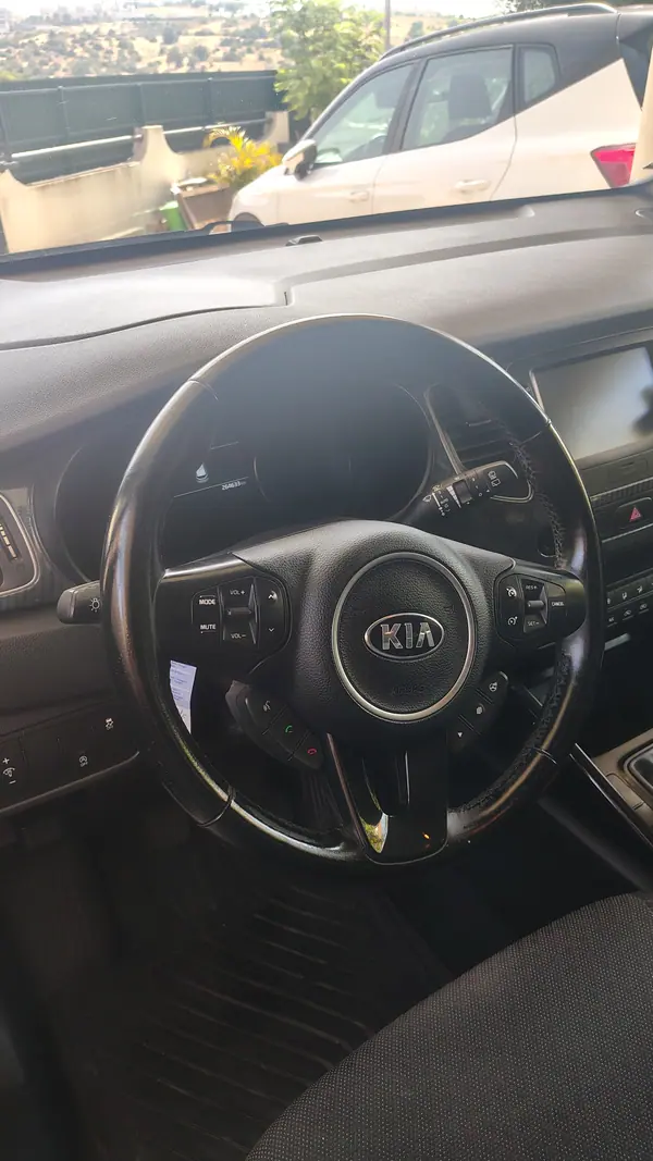 Kia Carens 2019 - 10000 EUR, 265000 km - AUTO.MOTO.pt - 265000km - foto 9 de 10