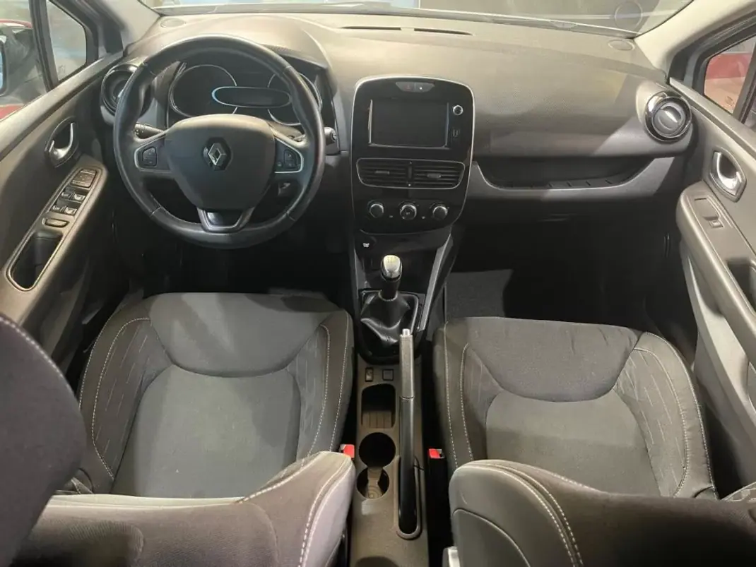 Renault Clio 2019 - 11750 EUR, 106000 km - AUTO.MOTO.pt - 106000km - foto 29 de 45