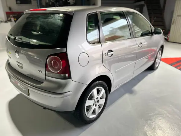 Volkswagen Polo 2009 - 6000 EUR, 189000 km - AUTO.MOTO.pt - 189000km - foto 5 de 21