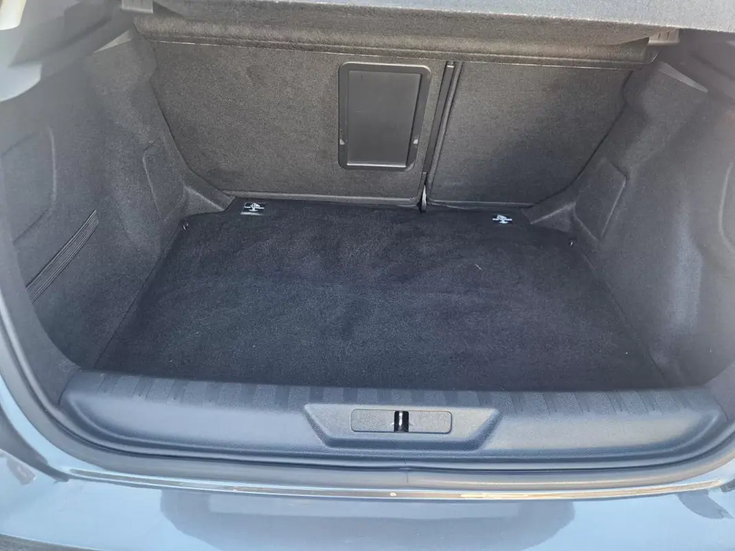 Peugeot 308 2018 - 13200 EUR, 61900 km - 61900km - foto 30 de 37