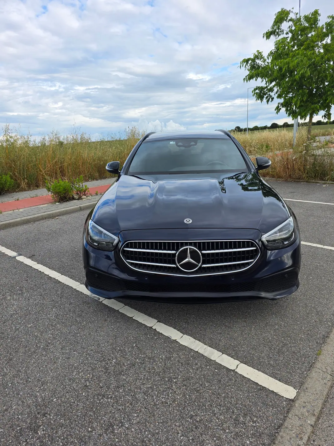 Mercedes-Benz E 300 2020 - 35500 EUR, 151500 km - AUTO.MOTO.pt - 151500km - foto 1 de 11