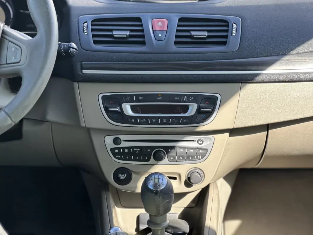 Renault Mégane Sport Tourer 2009 - 6490 EUR, 197500 km - AUTO.MOTO.pt - 197500km - foto 20 de 30