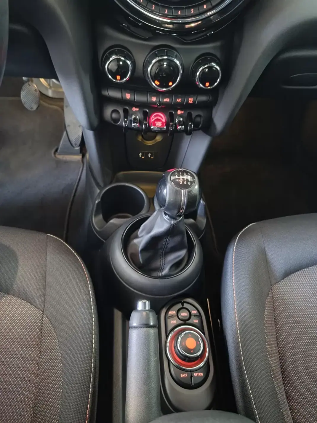 MINI Cooper 2019 - 16200 EUR, 80000 km - 80000km - foto 35 de 52