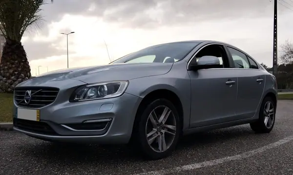 Volvo S60 2014 - 13950 EUR, 222328 km - AUTO.MOTO.pt - 222328km - foto 8 de 16