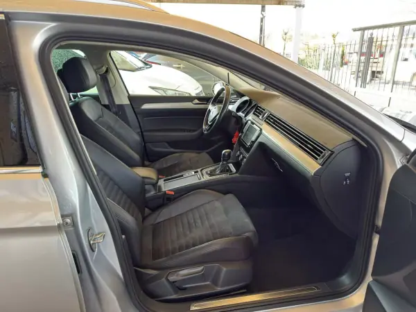 Volkswagen Passat Variant 2015 - 13950 EUR, 242286 km - AUTO.MOTO.pt - 242286km - foto 33 de 36