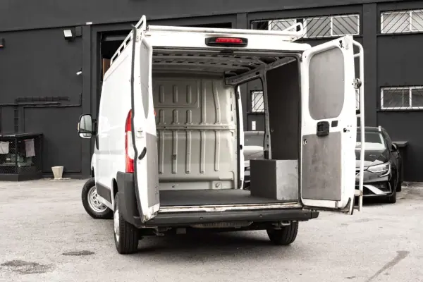 Peugeot Boxer 2021 - 17600 EUR, 158973 km - AUTO.MOTO.pt - 158973km - foto 11 de 22