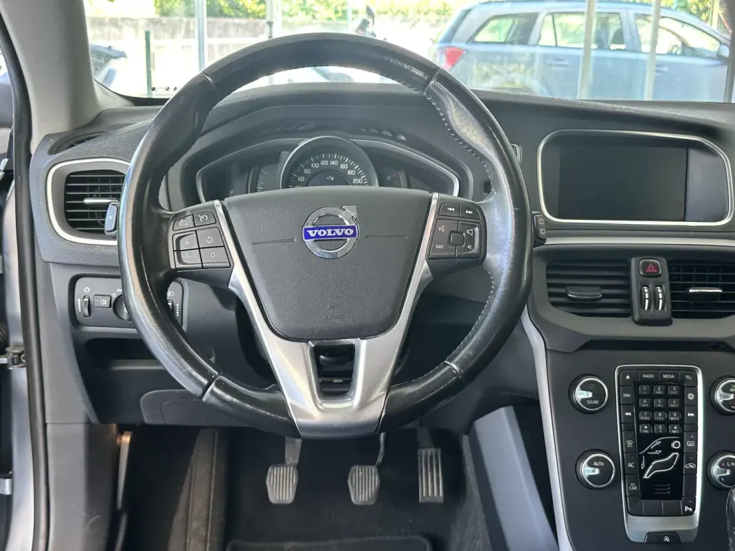Volvo V40 2014 - 9840 EUR, 209700 km - 209700km - foto 11 de 23