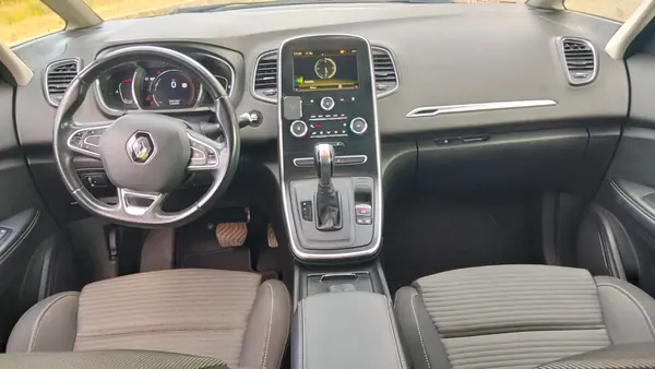 Renault Scénic 2019 - 13850 EUR, 196964 km - AUTO.MOTO.pt - 196964km - foto 10 de 15