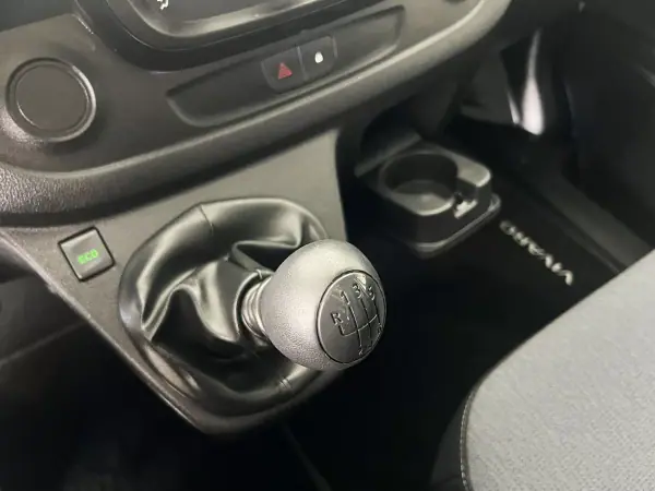 Opel Vivaro 2018 - 22600 EUR, 131722 km - AUTO.MOTO.pt - 131722km - foto 13 de 24