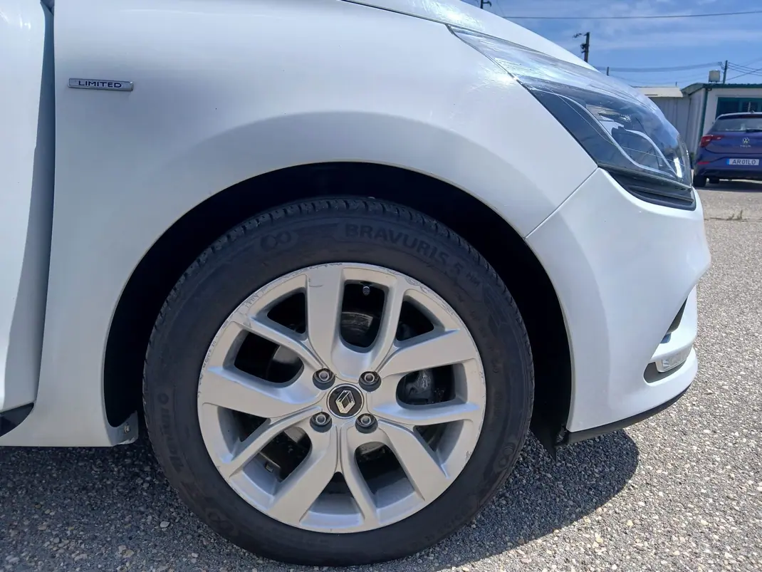 Renault Clio 2019 - 12400 EUR, 108847 km - 108847km - foto 3 de 15
