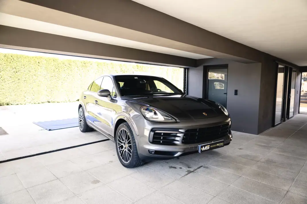 Porsche Cayenne Coupé 2019 - 62900 EUR, 253000 km - AUTO.MOTO.pt - 253000km - foto 11 de 40
