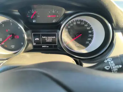 Opel Astra Sports Tourer 2018 — foto 3 de 6