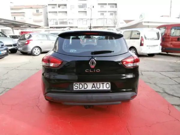 Renault Clio Sport Tourer 2019 - 10600 EUR, 193571 km - AUTO.MOTO.pt - 193571km - foto 7 de 29