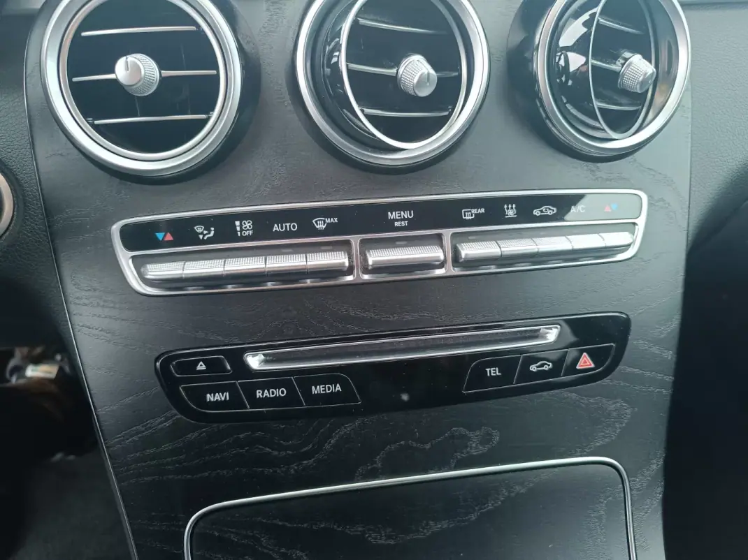 Mercedes-Benz GLC 350 2018 - 44900 EUR, 106000 km - AUTO.MOTO.pt - 106000km - foto 36 de 42