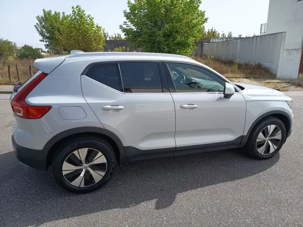 Volvo XC 40 2020 - 23990 EUR, 116700 km - AUTO.MOTO.pt - 116700km - foto 8 de 26