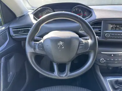 Peugeot 308 2018 - 12500 EUR, 280000 km - AUTO.MOTO.pt - 280000km - foto 36 de 41