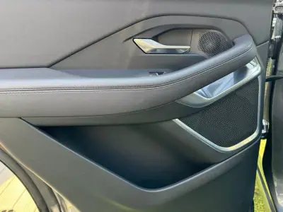 Jaguar E-Pace 2019 - 28500 EUR, 98000 km - AUTO.MOTO.pt - 98000km - foto 24 de 33