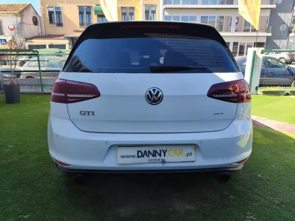 Volkswagen Golf 2016 - 23990 EUR, 155000 km - AUTO.MOTO.pt - 155000km - foto 5 de 16
