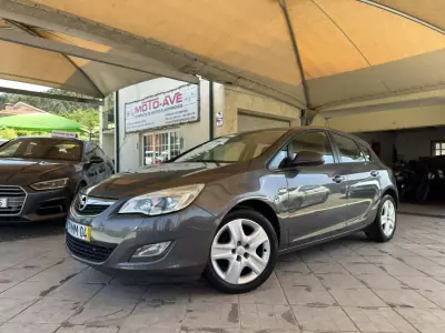 Opel Astra 2011 - 250730km