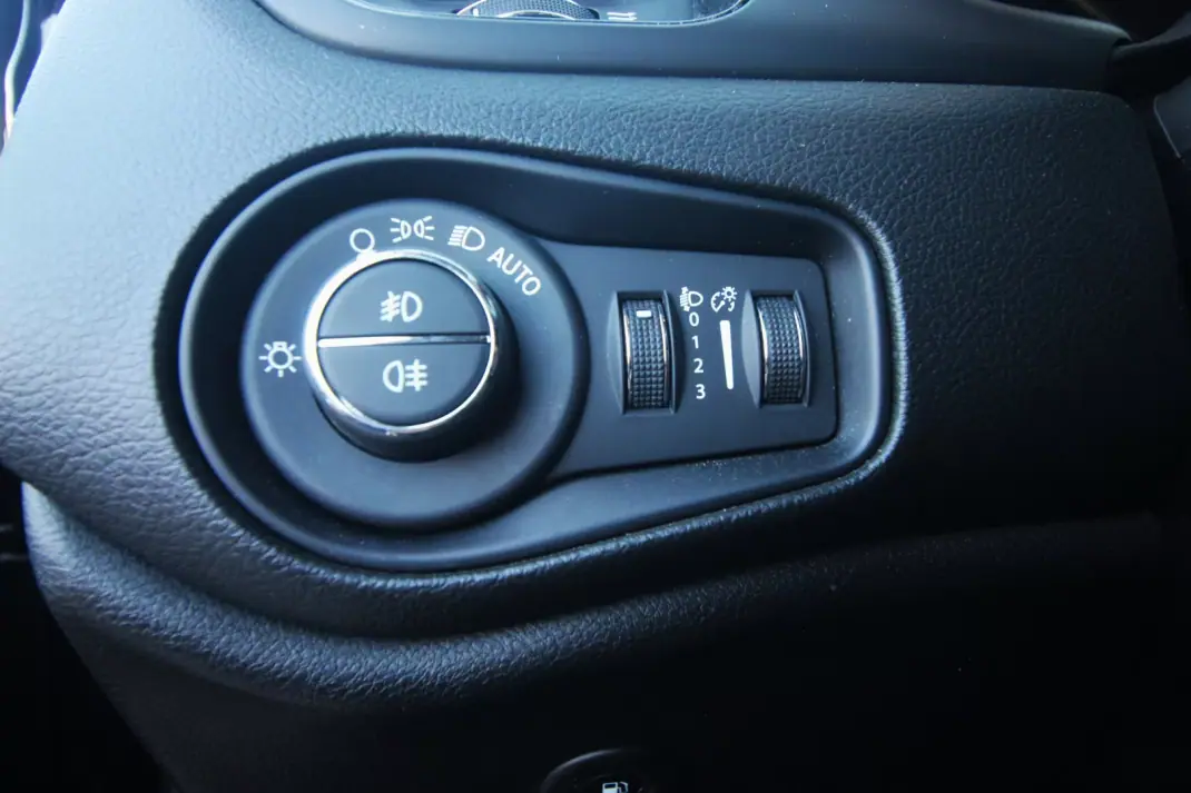 Jeep Renegade 2022 - 18990 EUR, 99500 km - 99500km - foto 12 de 49