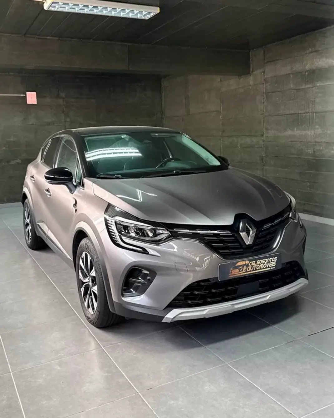 Renault Captur 2023 - 17200 EUR, 55000 km - AUTO.MOTO.pt - 55000km - foto 1 de 19