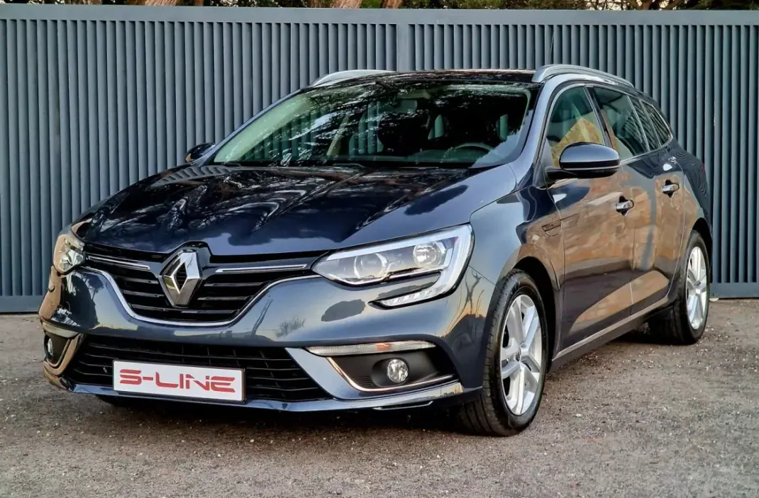 Renault Mégane Sport Tourer 2019 - 15990 EUR, 80068 km - AUTO.MOTO.pt - 80068km - foto 1 de 24