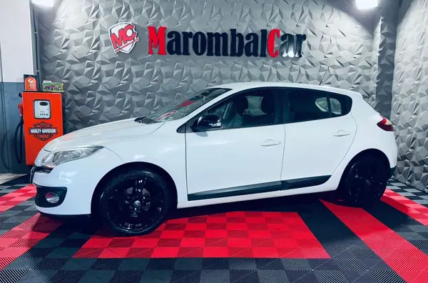 Renault Mégane 2012 - 10990 EUR, 243460 km - AUTO.MOTO.pt - 243460km - foto 10 de 21