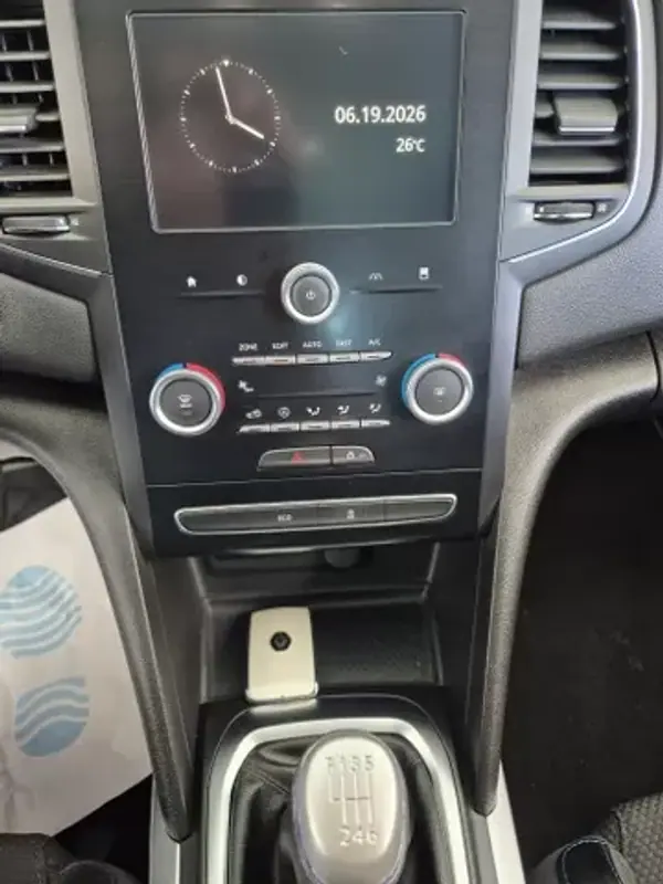 Renault Mégane 2016 - 12750 EUR, 170000 km - AUTO.MOTO.pt - 170000km - foto 9 de 10