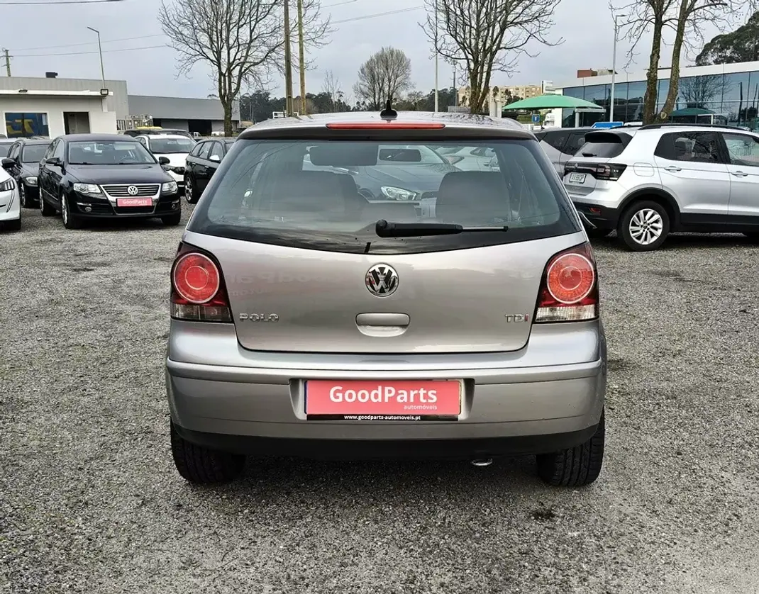 Volkswagen Polo 2009 - 6600 EUR, 174602 km - AUTO.MOTO.pt - 174602km - foto 7 de 24