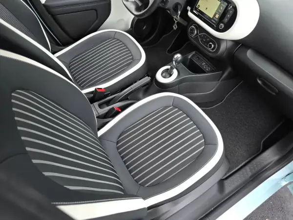 Renault Twingo 2023 - 13990 EUR, 27700 km - AUTO.MOTO.pt - 27700km - foto 27 de 32