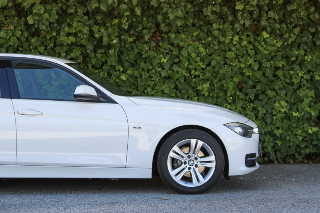 BMW 318 2014 - 15900 EUR, 144000 km - 144000km - foto 5 de 18
