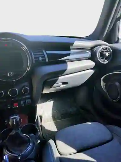 MINI 5 Portas 2016 - 15500 EUR, 184000 km - AUTO.MOTO.pt - 184000km - foto 6 de 6