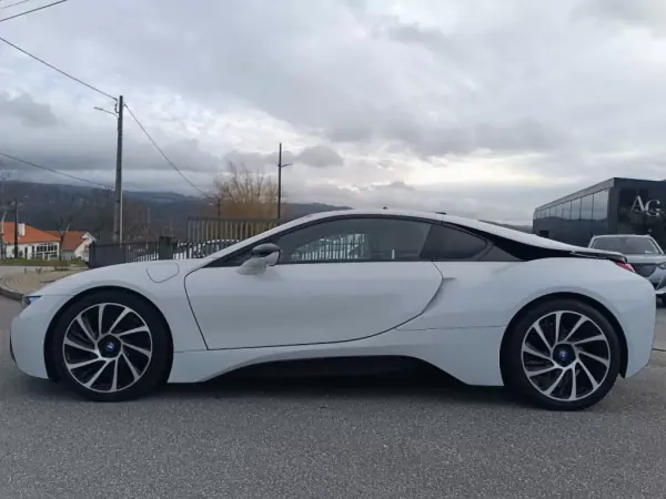 BMW i8 2016 - 71000 EUR, 140000 km - AUTO.MOTO.pt - 140000km - foto 3 de 25