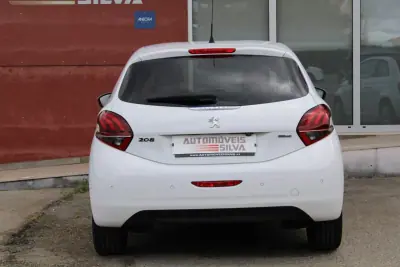 Peugeot 208 2016 - 8250 EUR, 137000 km - AUTO.MOTO.pt - 137000km - foto 11 de 26