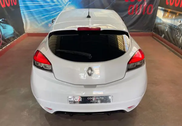 Renault Mégane Coupe 2014 - 9750 EUR, 182000 km - AUTO.MOTO.pt - 182000km - foto 14 de 44
