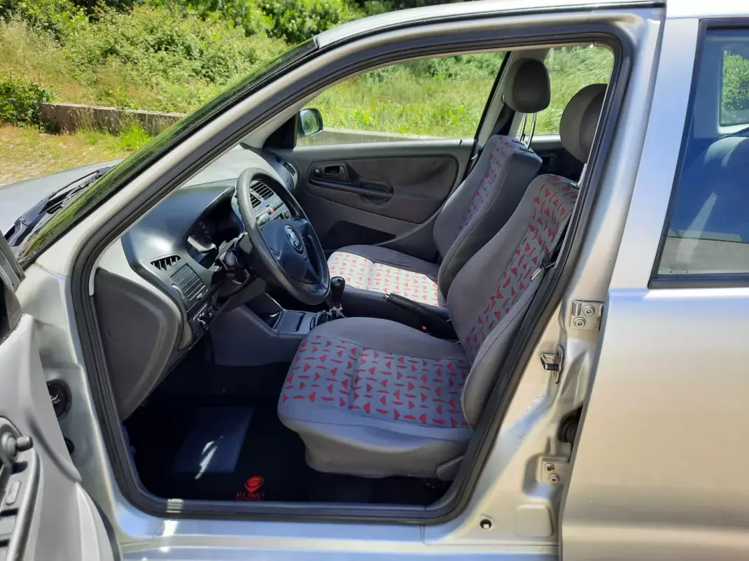 SEAT Cordoba 2001 - 2900 EUR, 206805 km - AUTO.MOTO.pt - 206805km - foto 5 de 12