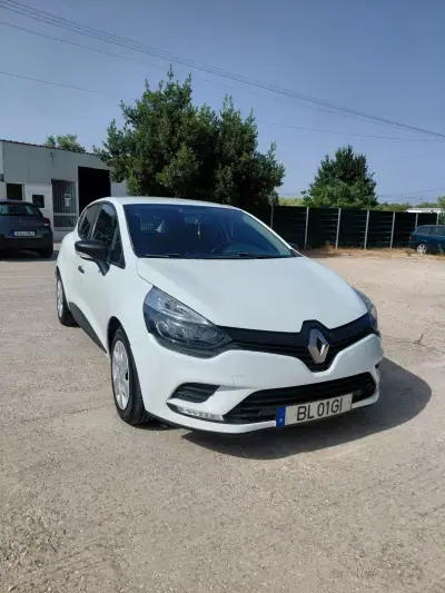Renault 2017 - 7950 EUR, 180000 km - AUTO.MOTO.pt - 180000km - foto 2 de 9