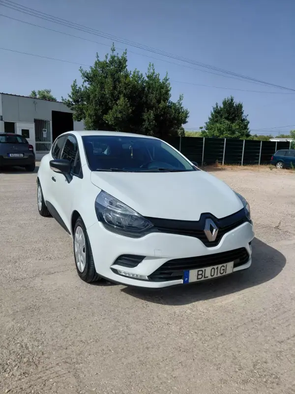 Renault 2017 - 7950 EUR, 180000 km - AUTO.MOTO.pt - 180000km - foto 2 de 9