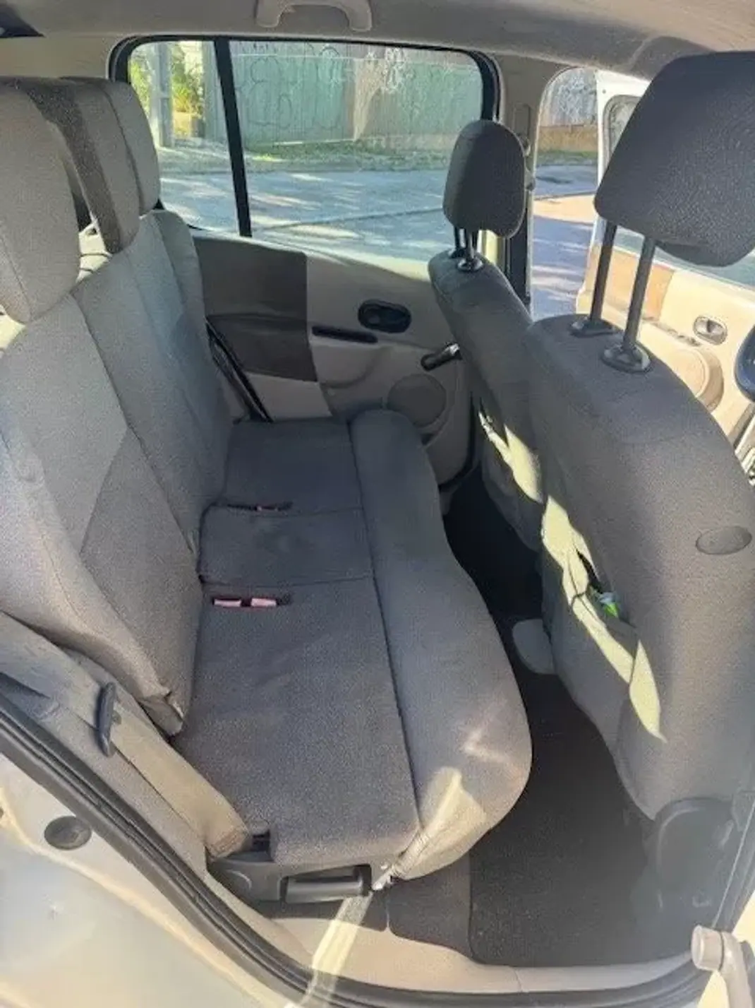 Renault Modus 2005 - 2500 EUR, 284633 km - AUTO.MOTO.pt - 284633km - foto 15 de 17