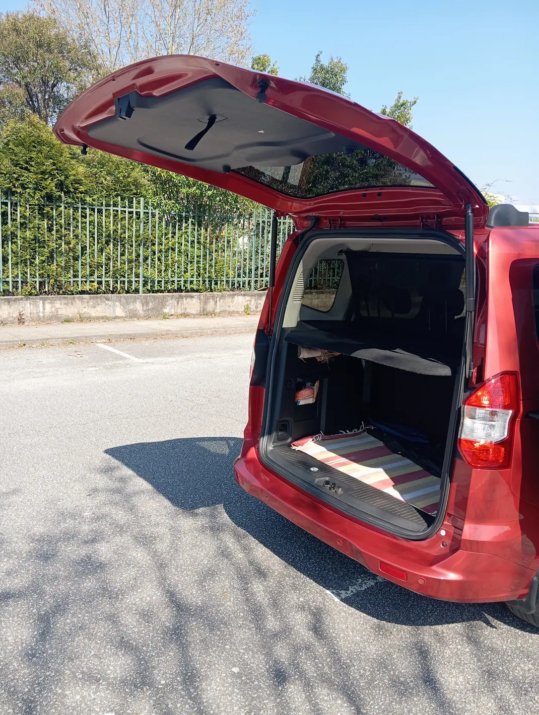 Ford Tourneo Courier 2017 - 10500 EUR, 122000 km - AUTO.MOTO.pt - 122000km - foto 8 de 13